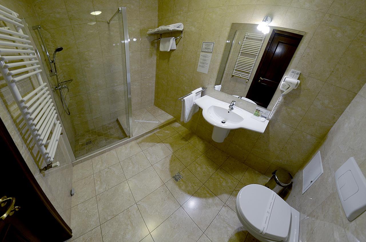 Hotel Diesel Bucarest Esterno foto